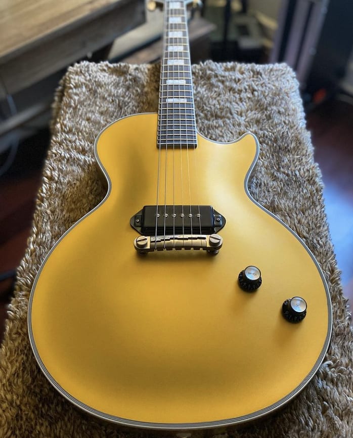 Epiphone le da a Jared James Nichols una Gold Glory gearnews.es